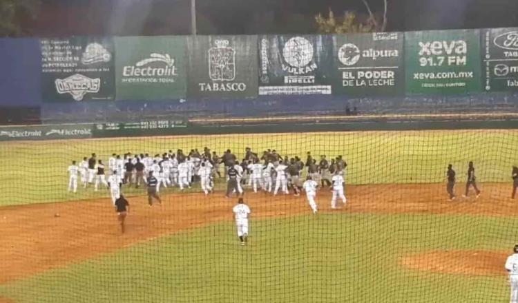 Se vacían las bancas en el partido Olmecas contra Leones en el Parque Centenario 