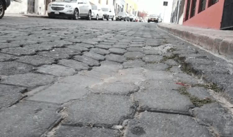 Reportan 6 hundimientos en la calle 5 de Mayo del centro de Villahermosa