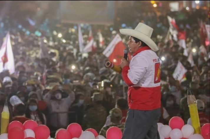 Pedro Castillo, se declara vencedor de la elección presidencial en Perú