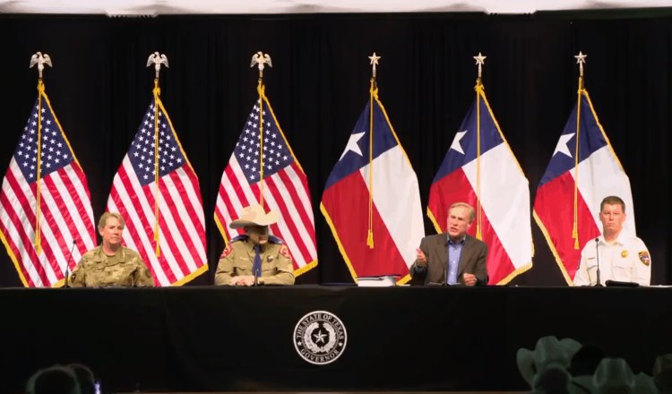 Gobernador de Texas anuncia que continuará construcción del muro fronterizo con México