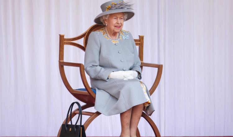 Reina Isabel II se recupera de COVID-19… y retoma sus actividades