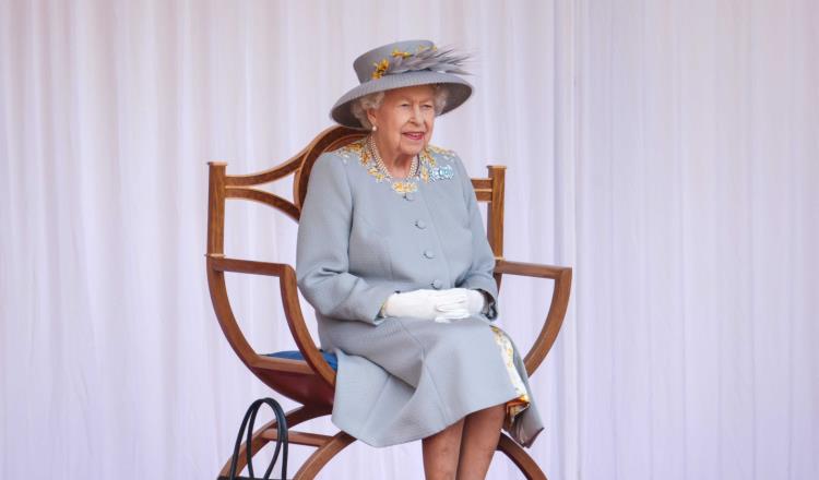 Celebra la reina Isabel II su cumpleaños con pequeña ceremonia ante pandemia por COVID-19