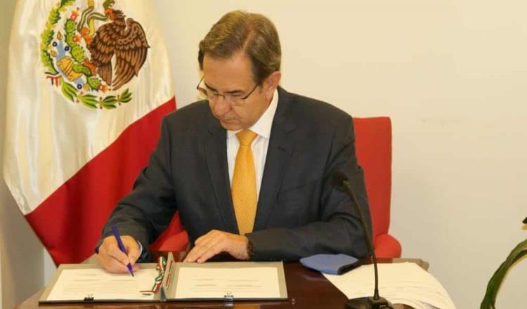 Embajador de México en EE. UU. firma acuerdo con US Holocaust Museum para compartir archivos del acervo de la SRE