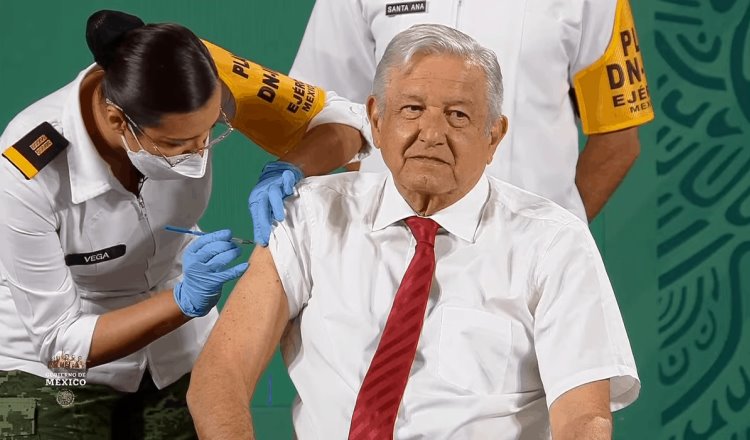 Recibe Obrador segunda dosis de AstraZeneca contra el COVID