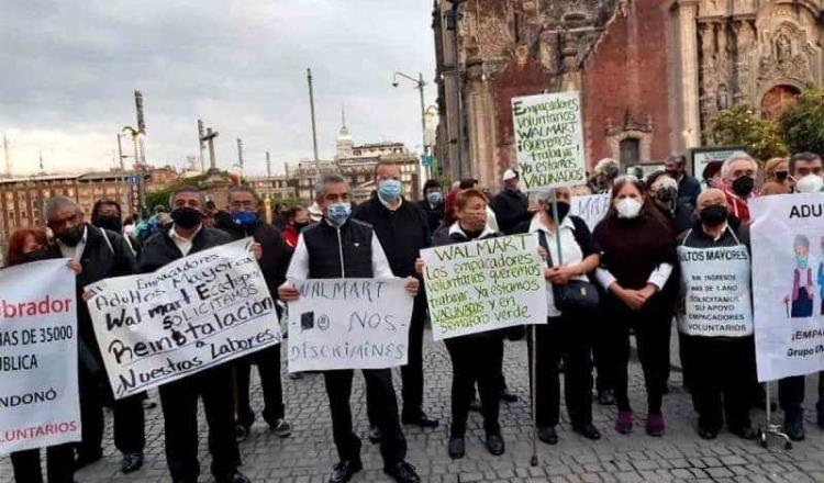 Empacadores voluntarios de la tercera edad exigen que les permitan regresar a laborar