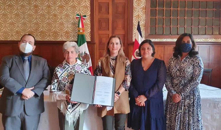 Atestigua Beatriz Gutiérrez Müller firma entre México y Costa Rica, para intercambio de archivos históricos