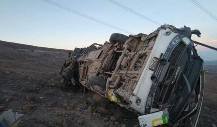 Mueren 27 trabajadores mineros tras caída de un autobús a precipicio en Perú