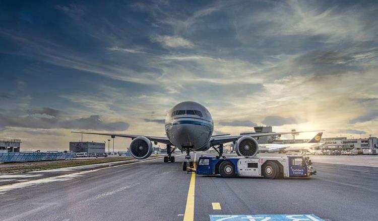 Cancelan más de 300 vuelos en aeropuerto de China, ante caso positivo de COVID-19 de camarera 