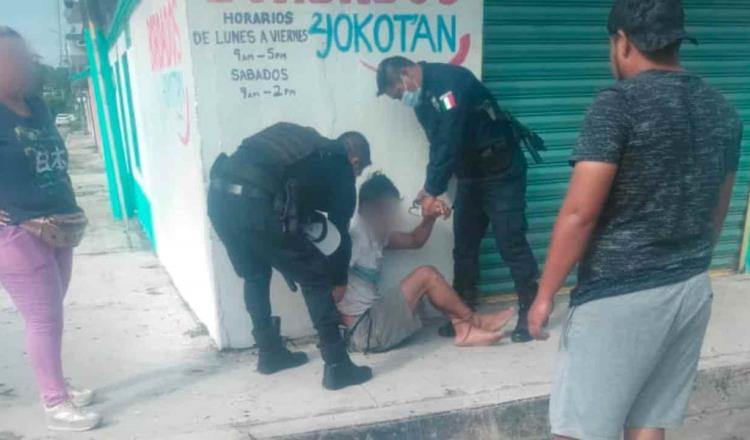 Detienen y golpean a sujeto que intentó robar tubos de cobre de una vivienda en Ocuiltzapotlán