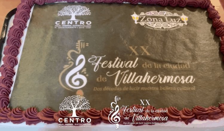 Parten tradicional pastel de aniversario de la fundación de la Ciudad de  Villahermosa