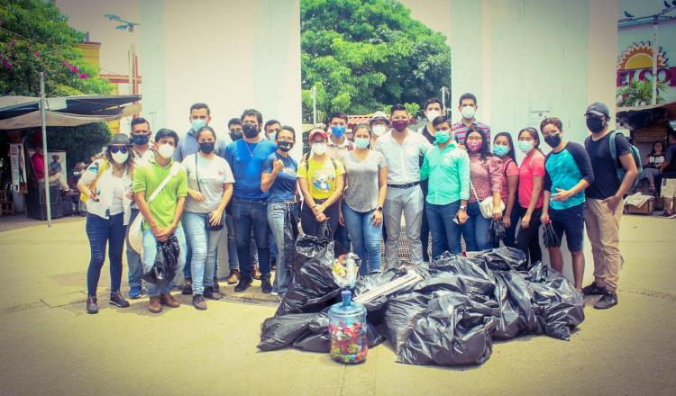 Llenan 40 bolsas de basura en jornada de limpieza en alrededores del mercado “Pino Suárez”