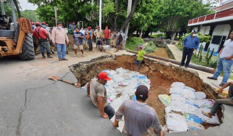 Iniciarán este lunes trabajos de reparación en socavón formado frente al teatro “Esperanza Iris”: Evaristo Hernández 