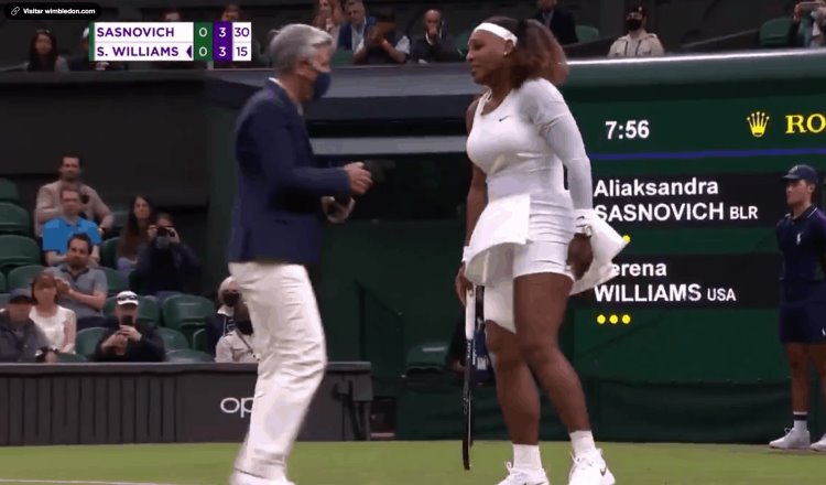 Entre llantos, Serena Williams abandona Wimbledon por lesión