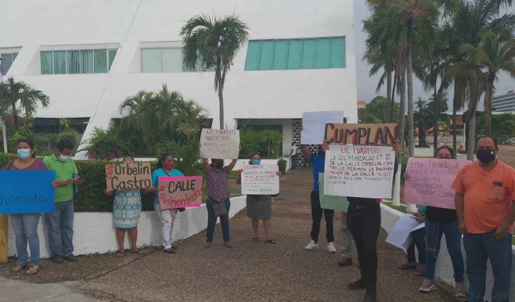 Vecinos de la Miguel Hidalgo se manifiestan ante ayuntamiento