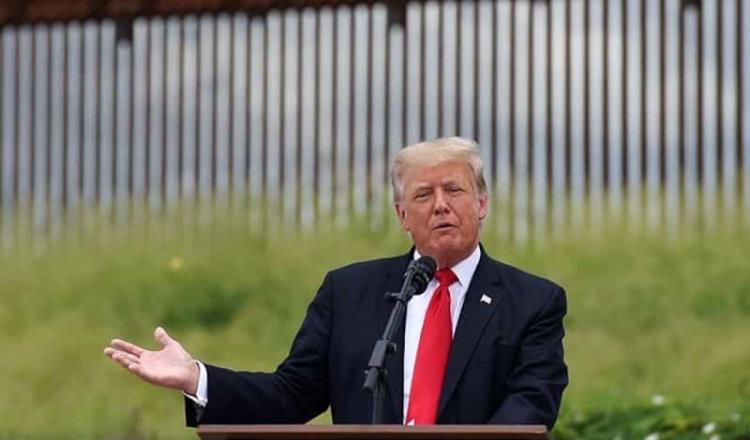 En su visita a la frontera con México, Donald Trump, elogió a AMLO y criticó a Biden 