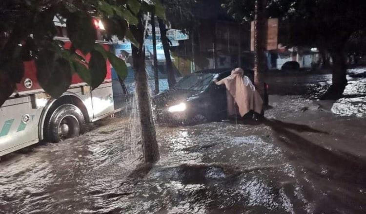 Piden a población alejarse de orillas de ríos ante fuertes lluvias por la Onda Tropical 7 en Chiapas