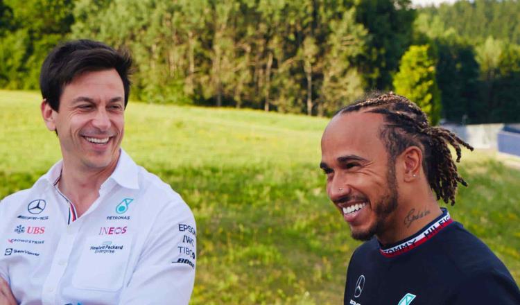 Lewis Hamilton renueva contrato por dos años con la escudería Mercedes