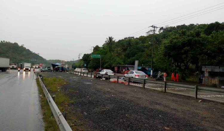 Liberan antimotines carretera Villahermosa-Coatzacoalcos, tras 19 horas de bloqueo