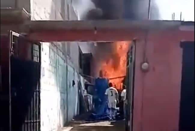 Se incendia bodega donde se fabricaban pañales en Ecatepec