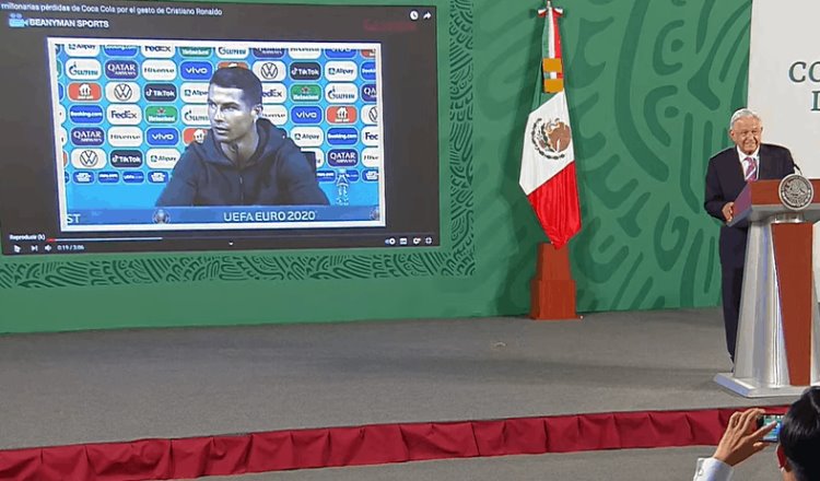 Aplaude AMLO que CR7 recomiende consumir agua y no refrescos; ‘‘tengan para que aprendan’, dice