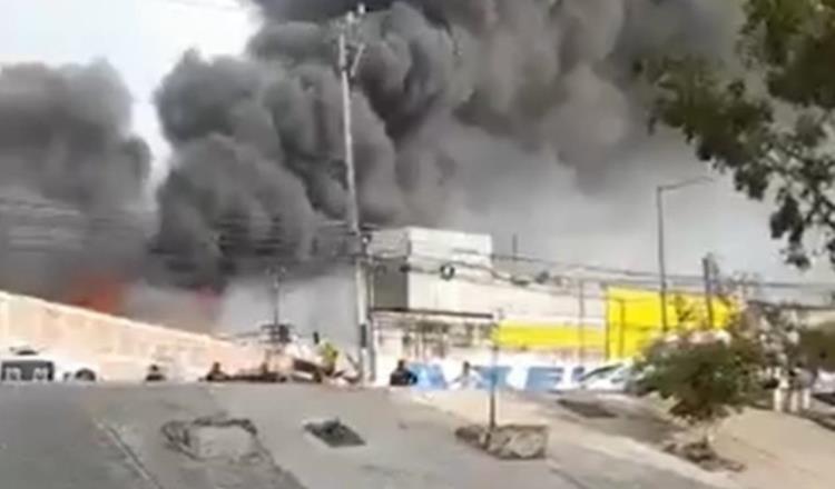 Se registra incendio en fábrica de colchones en Edomex