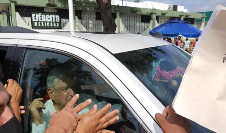 Tabasqueños arribaron a instalaciones de la 30 Zona Militar tras llegada del presidente a Villahermosa