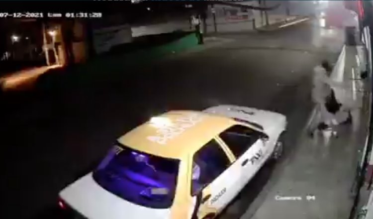 En Pachuca, taxista golpea salvajemente a una mujer