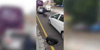 Se registra hundimiento sobre carril de alta velocidad de Ruiz Cortines