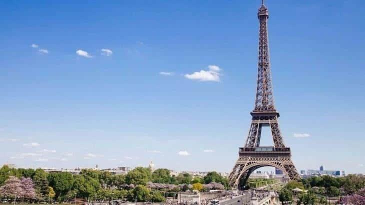 La Torre Eiffel reabre tras ocho meses cerrada por pandemia