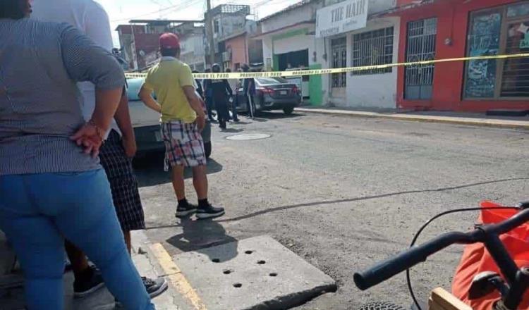 Fallece hombre dentro de su vehículo en Comalcalco, presuntamente por infarto