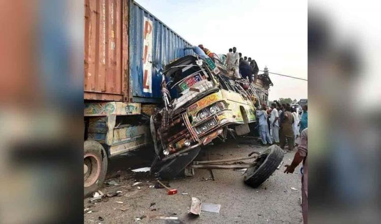 Accidente carretero en Pakistán deja 33 muertos 