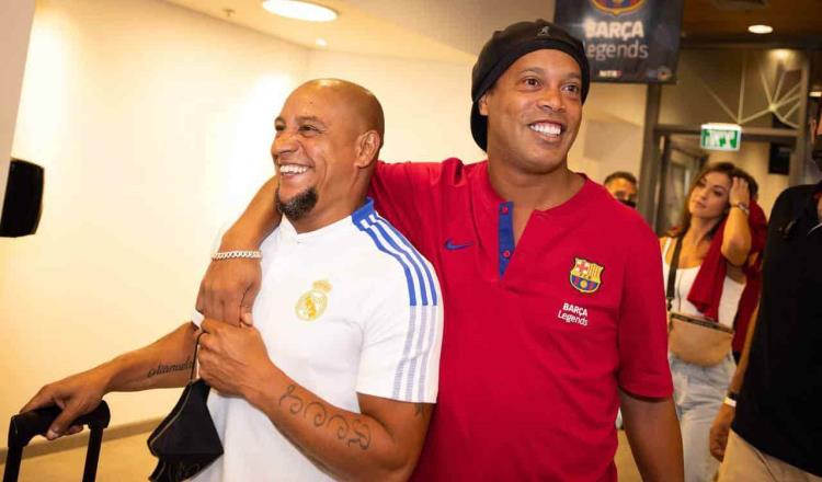 Figo y Roberto Carlos vencen a Ronaldinho y Rivaldo en el Clásico de Leyendas