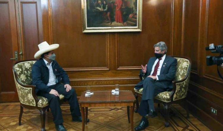 Se reúnen Pedro Castillo y Francisco Sagasti para iniciar la transición en Perú