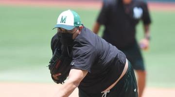 Entrena Juan Pablo Oramas con la selección nacional de beisbol