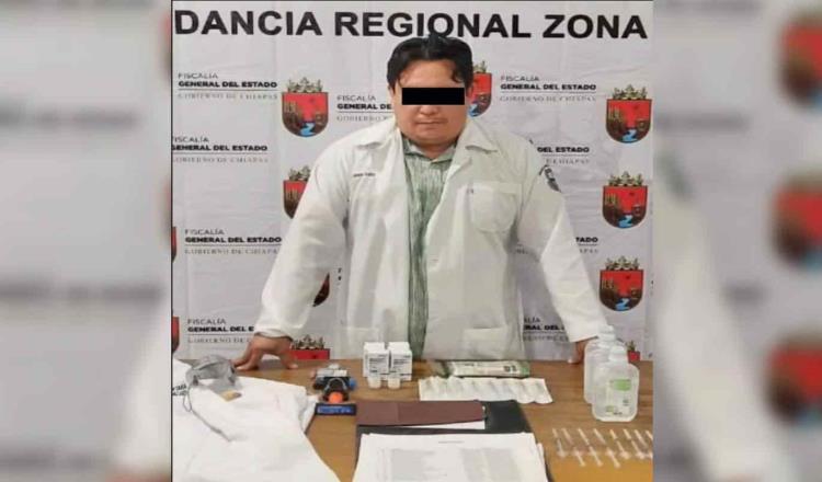 Detienen a médico en Chiapas, que aplicaba vacunas falsas contra COVID