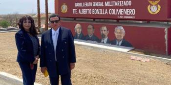 Bachillerato Militarizado de Mexicali cuenta con mural en donde AMLO aparece con personajes históricos