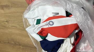 Jugadoras de softbol de México tiran uniformes olímpicos a la basura