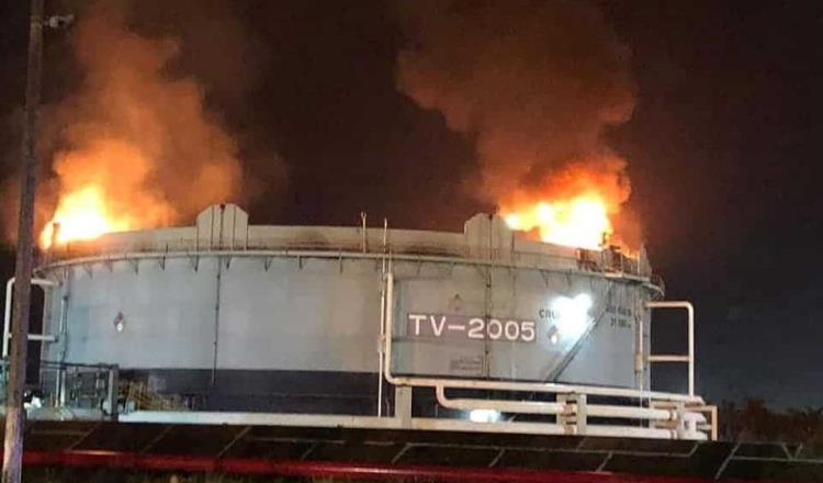Caída de rayo causa incendio en contenedor de crudo en terminal marítima de Dos Bocas: IPC