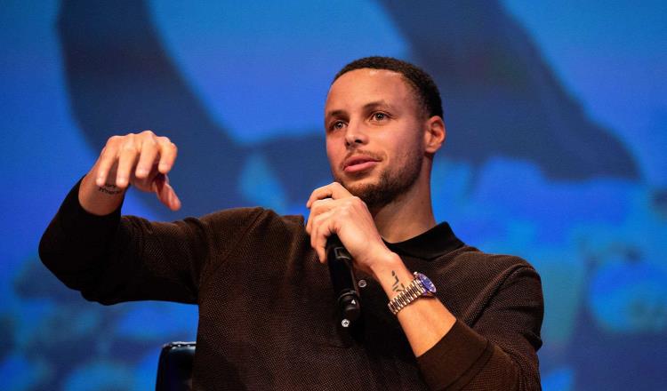 Stephen Curry alarga cuatro años su contrato por 215 mdd