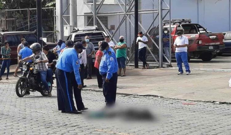 Muere niño en Nicaragua tras caer por hoyo que se abrió en el piso de un autobús