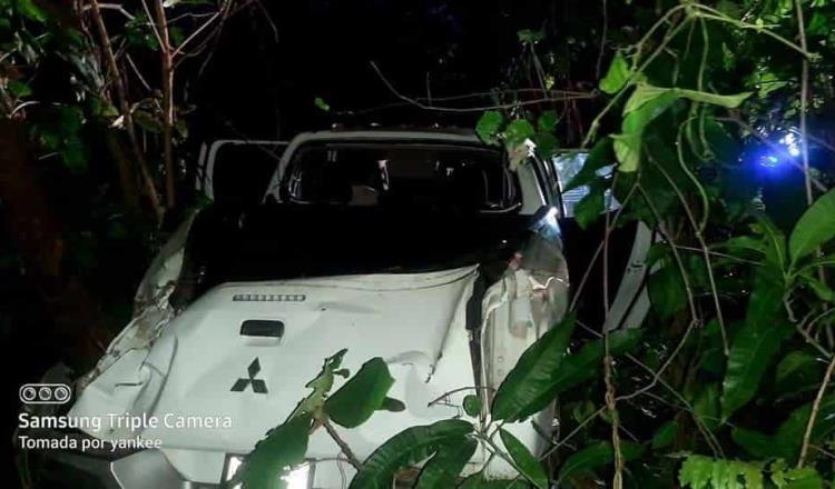 Vuelca camioneta en la vía corta Cunduacán-Villahermosa; una persona resulta herida