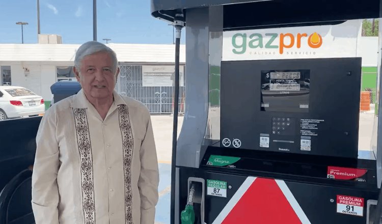 Presume AMLO precio de gasolina magna a 15 pesos… en la frontera norte