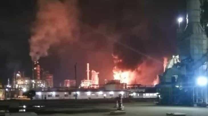 Reporta Pemex a Reuters que refinería de Salina Cruz opera con normalidad tras incendio