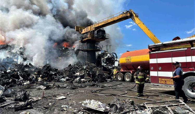 Se incendia recicladora de metales en Apodaca Nuevo León