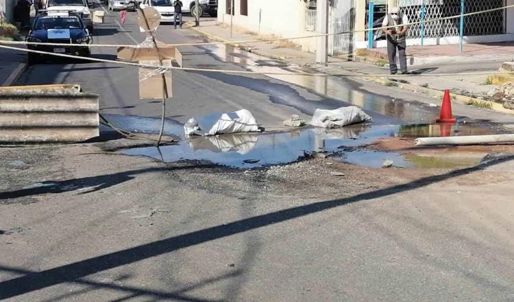 Cierran calle en Tamulté por socavón; acude ayuntamiento a repararlo