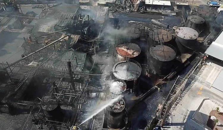 Se incendia fábrica de impermeabilizantes en Santa Catarina, Nuevo León