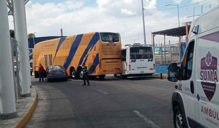 Autobús de Tigres choca en Puebla