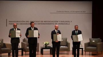 Firman Gobierno de Venezuela y oposición memorando de entendimiento en México