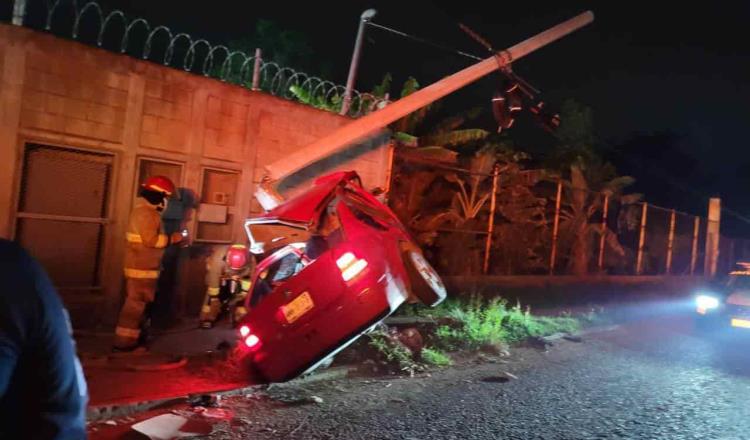 Deja un muerto y dos lesionados accidente en Periférico de Villahermosa