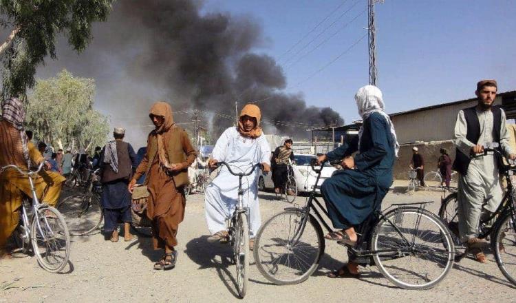 Talibanes garantizan derechos de la mujer… pero dentro de la ley islámica
